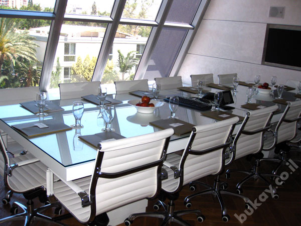 שולחן ישיבות